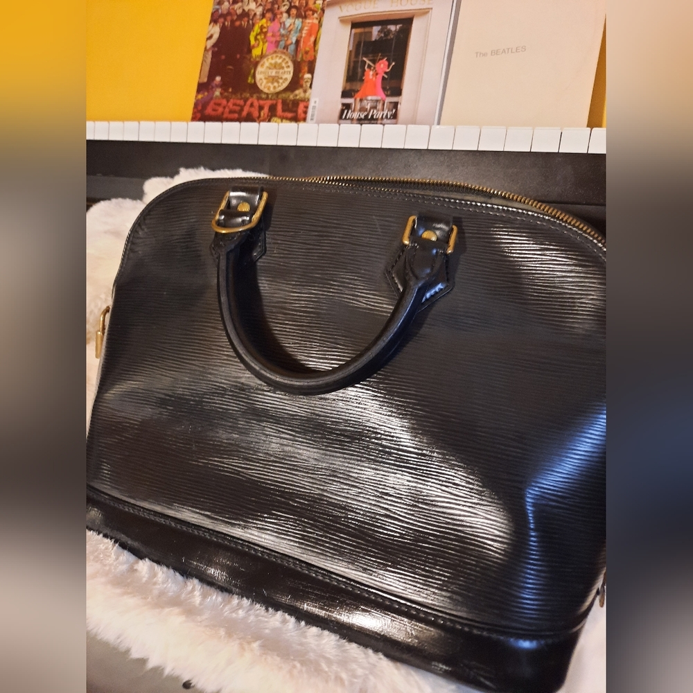 Louis Vuitton Vintage Epi Alma PM - Picture 7 of 16